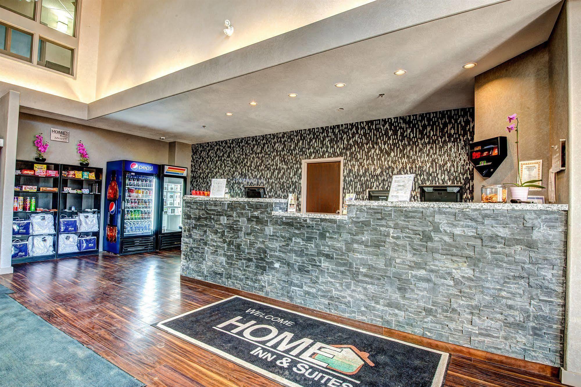 Home Inn & Suites - Swift Current Bagian luar foto